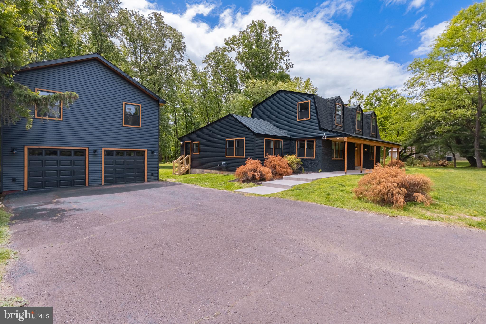 11 STOOPVILLE ROAD