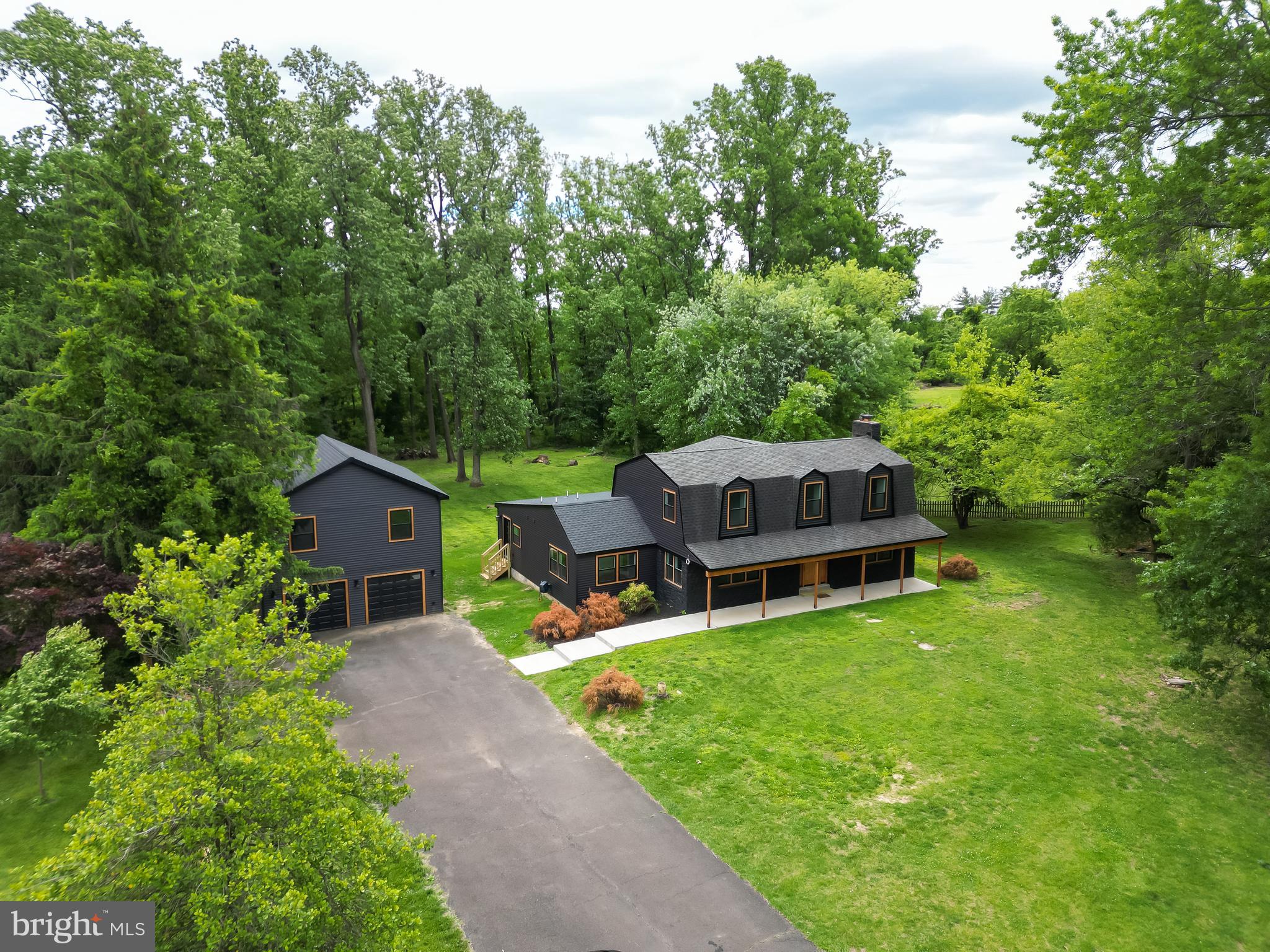 11 STOOPVILLE ROAD