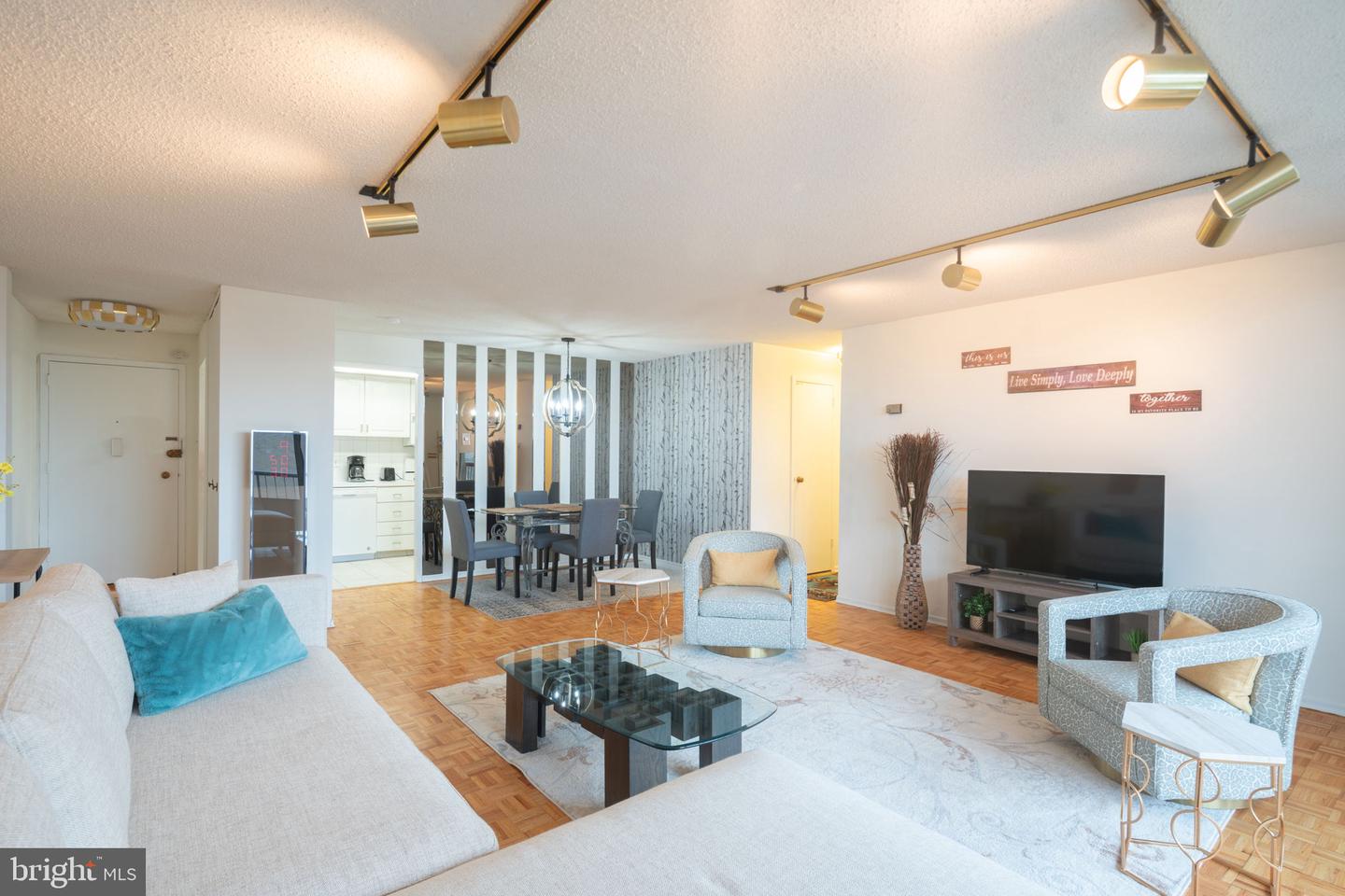 100 West Ave #627s