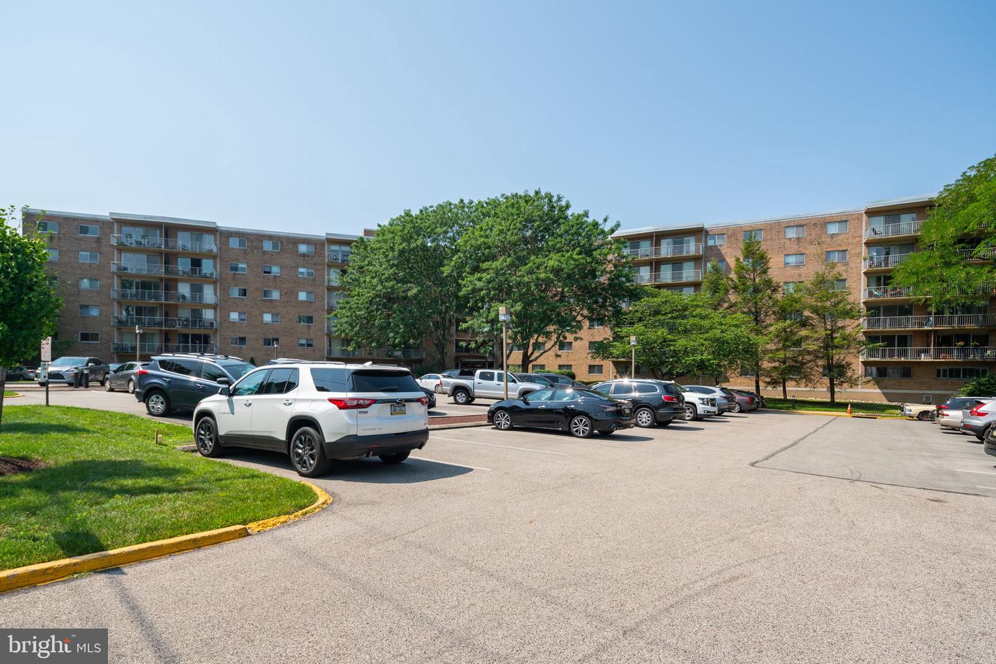 309 Florence Ave #402-N