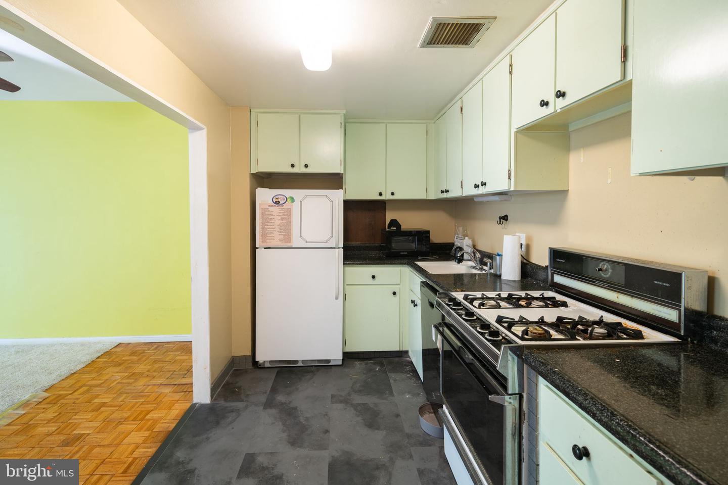 309 Florence Ave #402-N