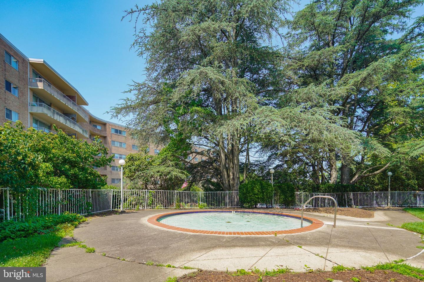 309 Florence Ave #402-N