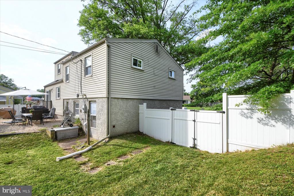 1100 Columbia Ave