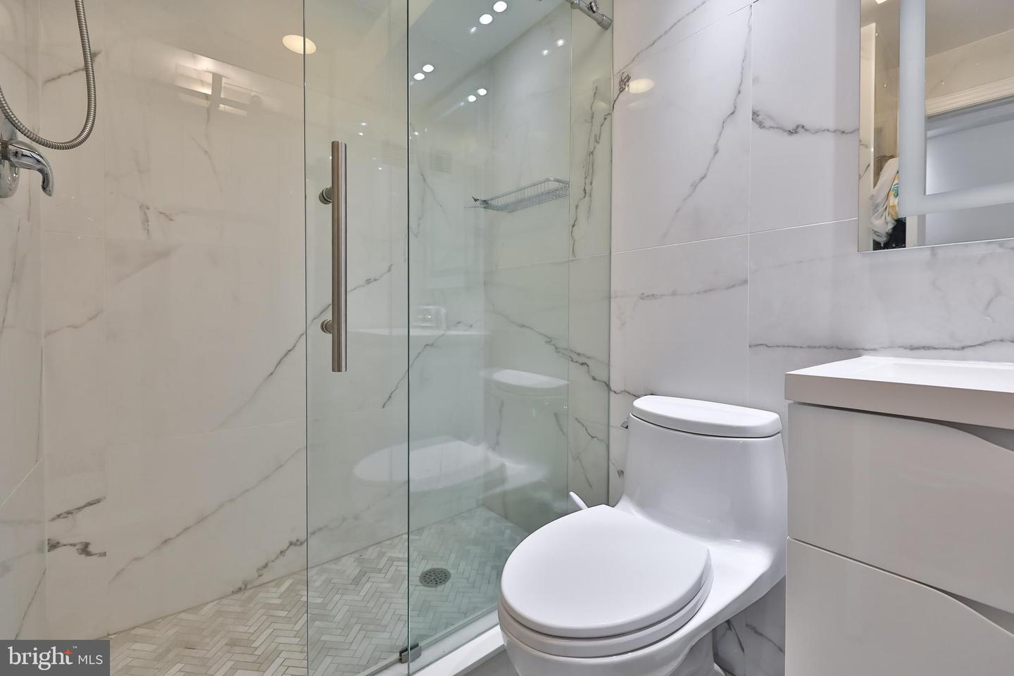 210 Locust St #11gw