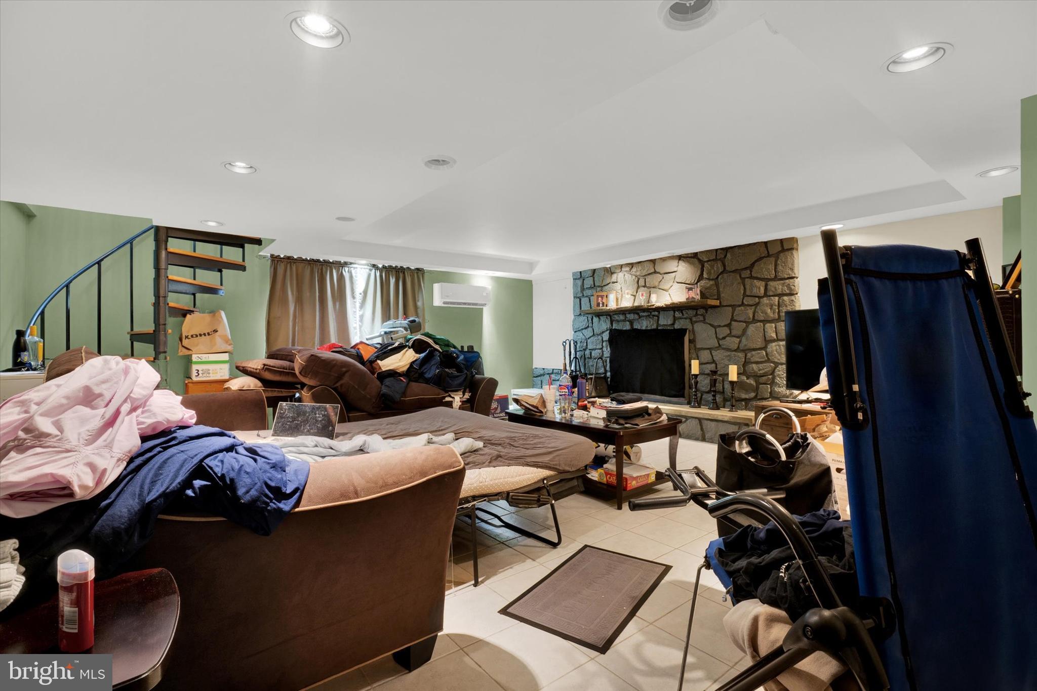 4134 Carteret Dr