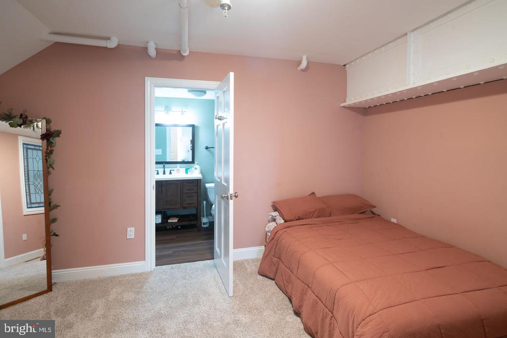 50-56-56 N FRONT ST #101