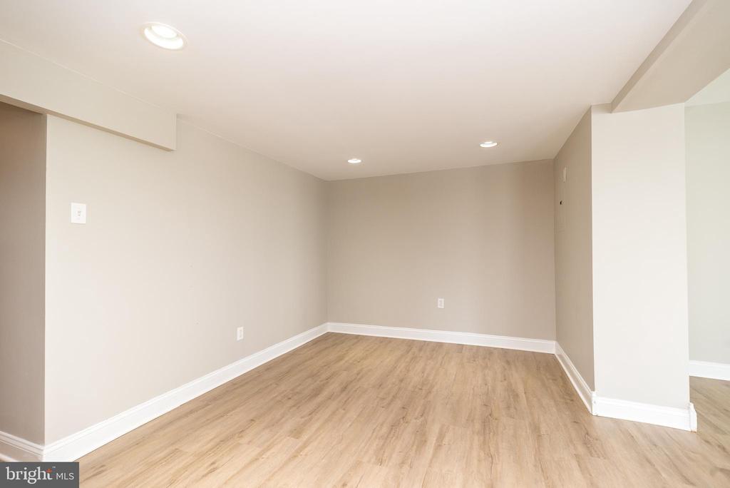 3131 Fairdale Rd