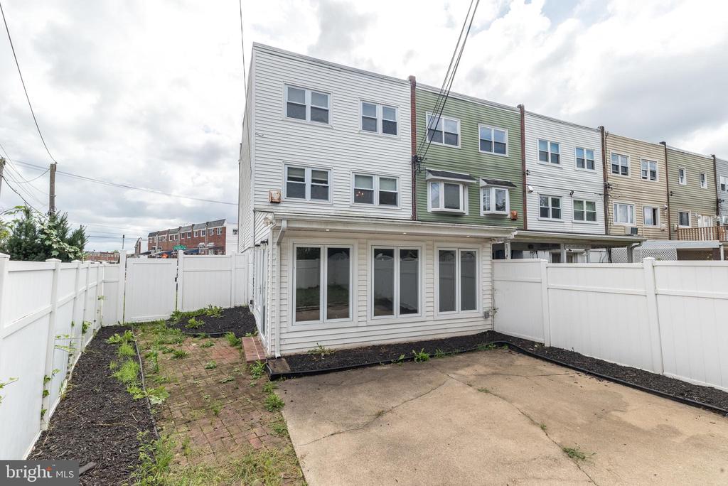 3131 Fairdale Rd