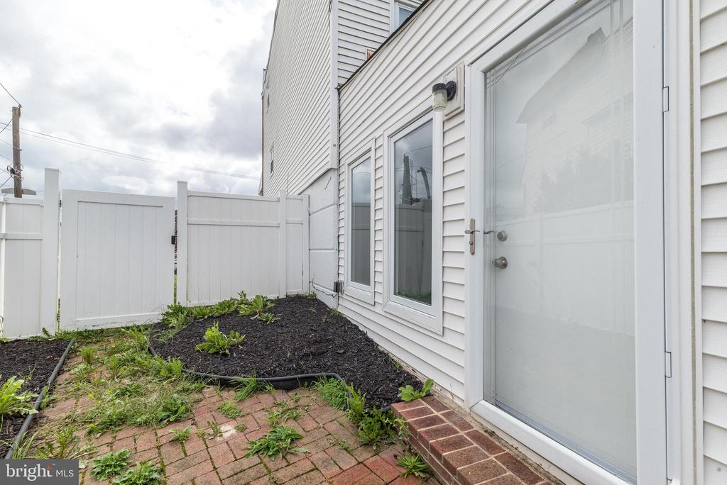 3131 Fairdale Rd