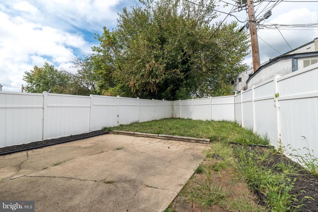 3131 Fairdale Rd