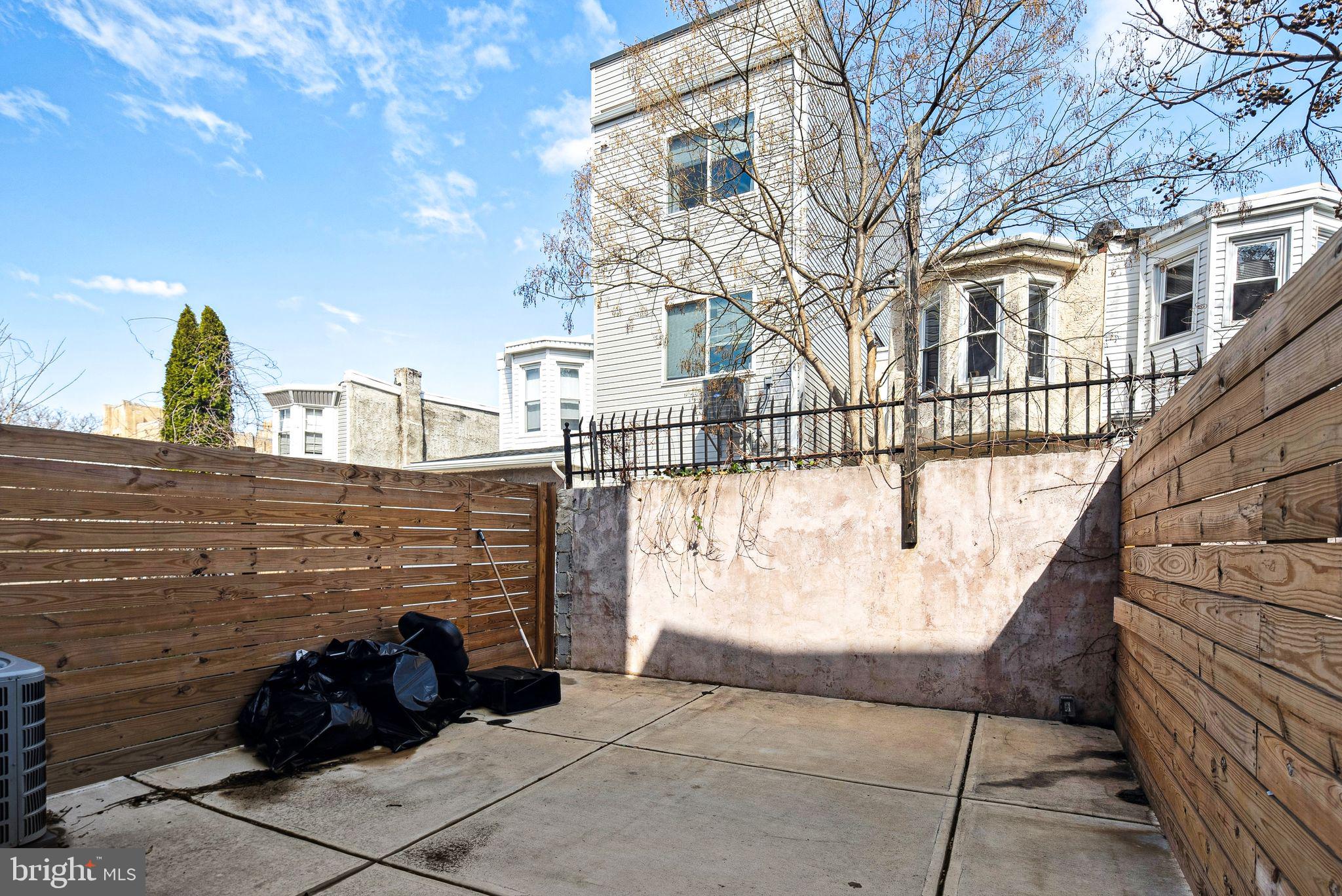 2217 W Thompson St