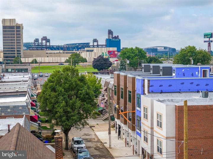 2811 S HUTCHINSON STREET