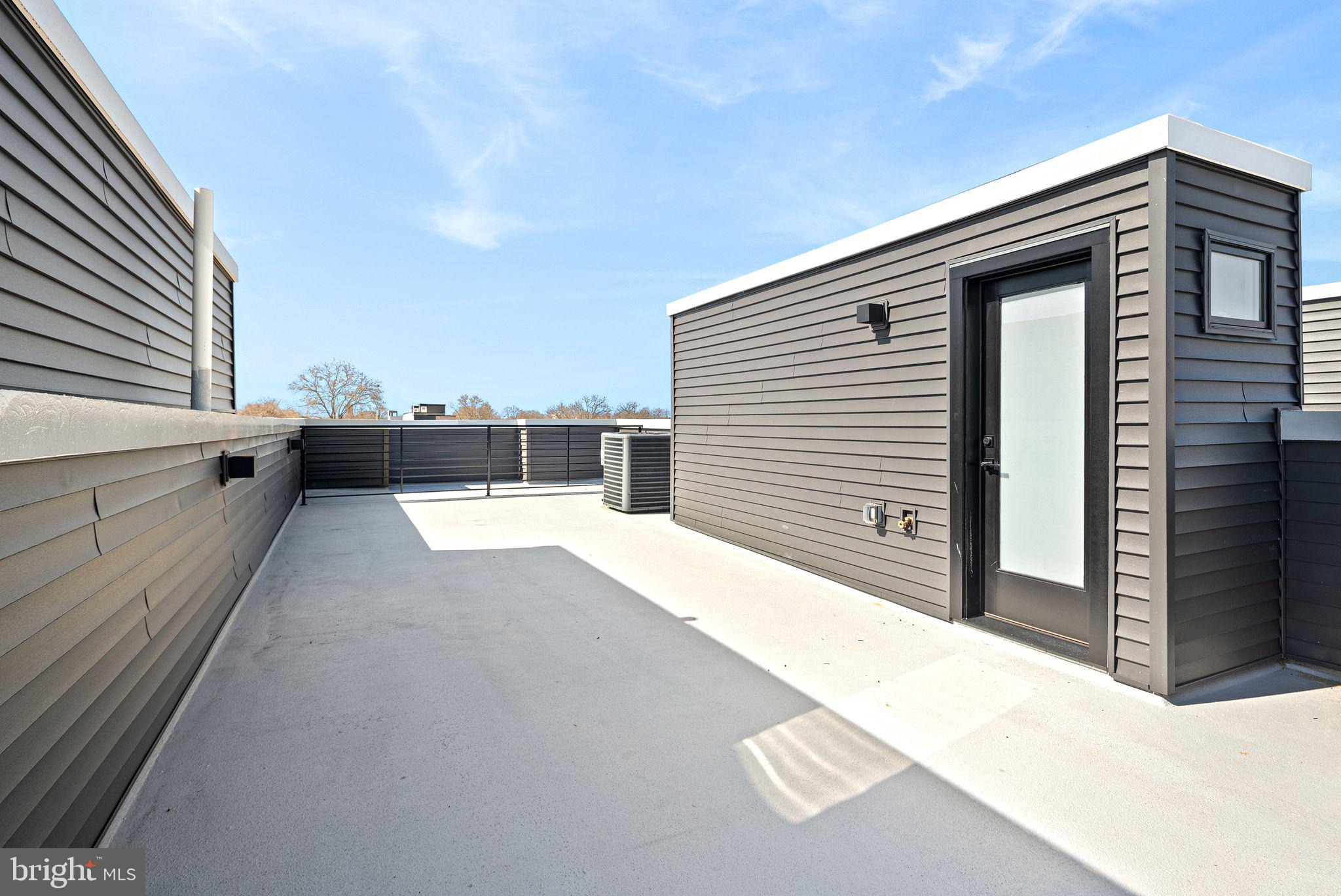 2811 S HUTCHINSON STREET