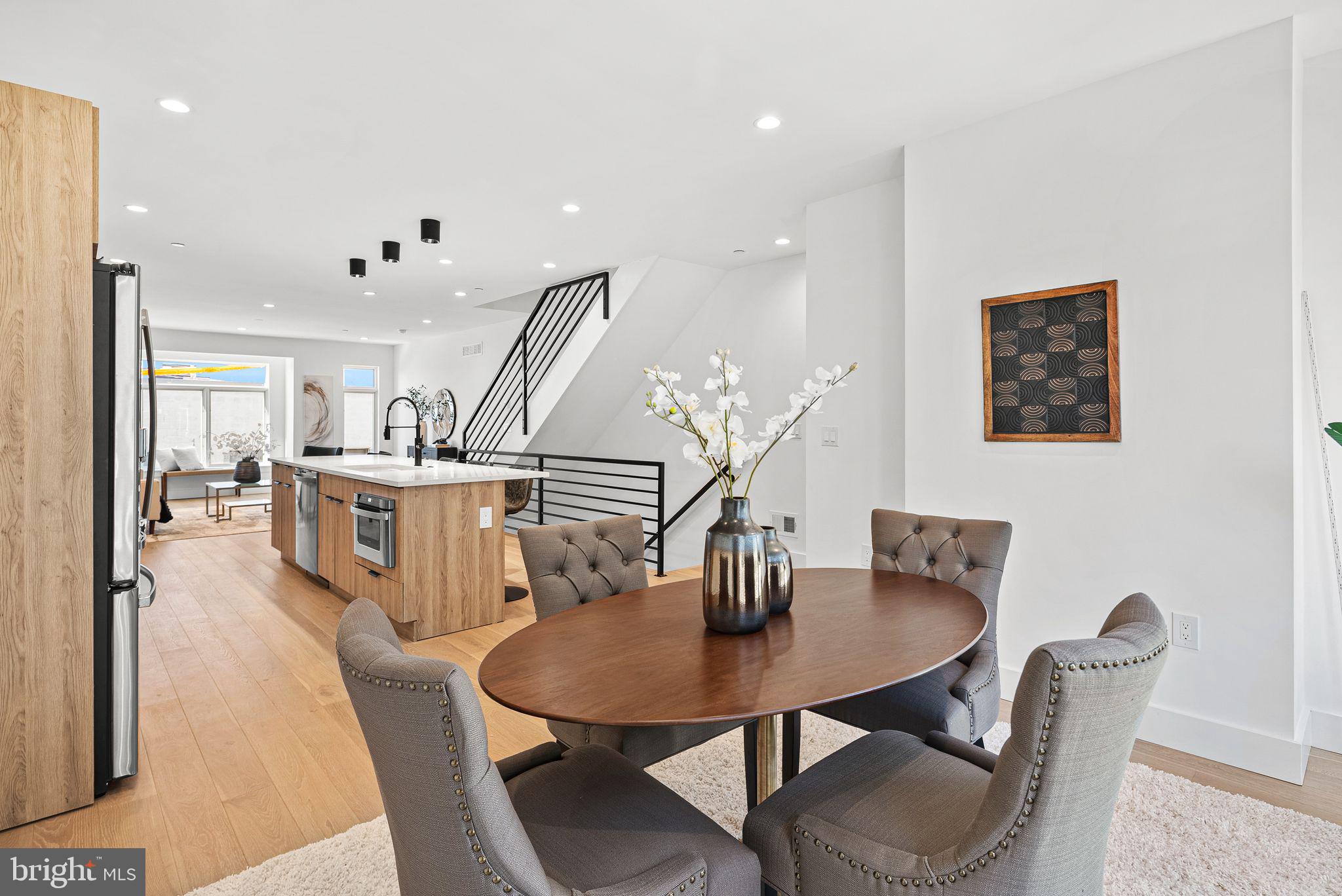 2811 S HUTCHINSON STREET