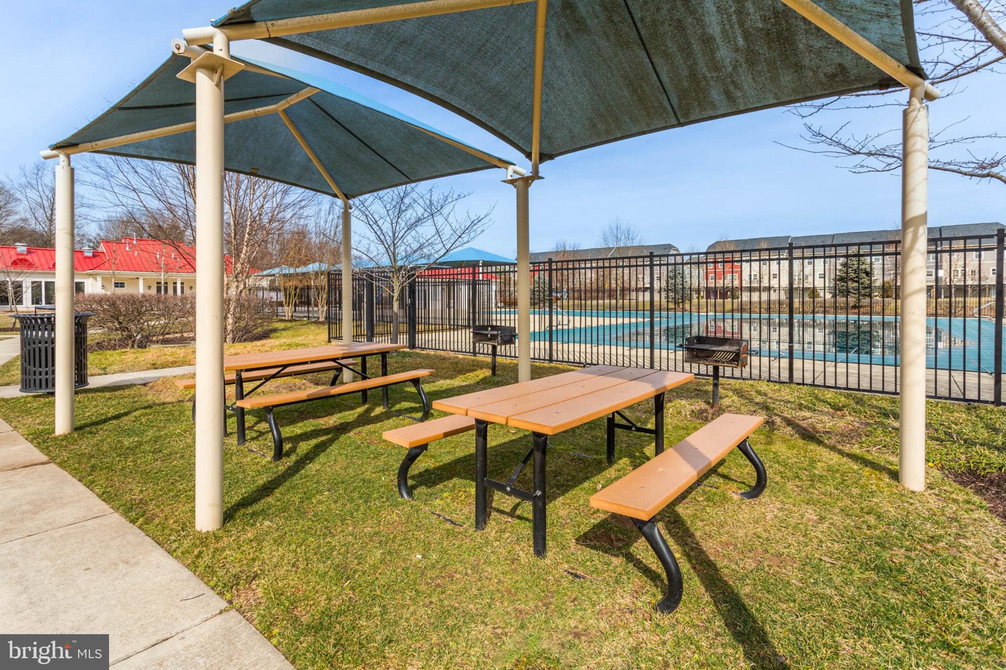 513 Fox River Hills Way