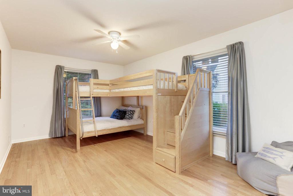 1051 Landon Ln