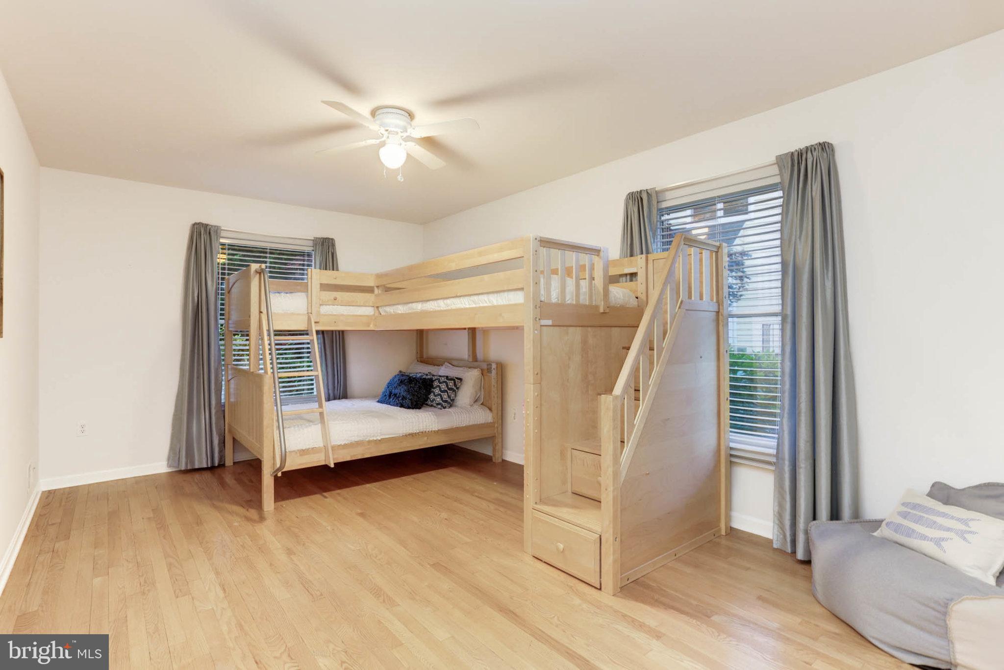 1051 Landon Ln