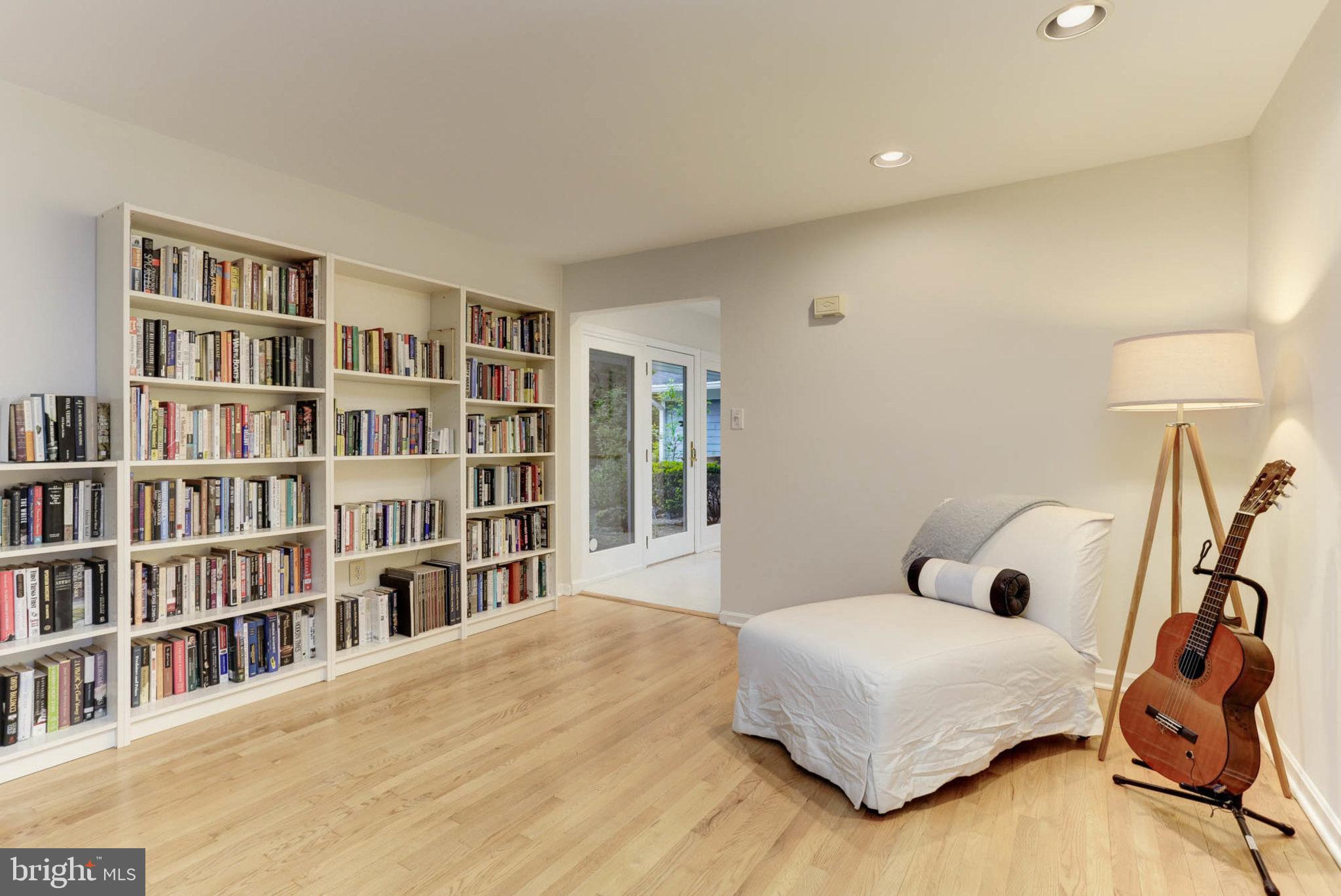 1051 Landon Ln