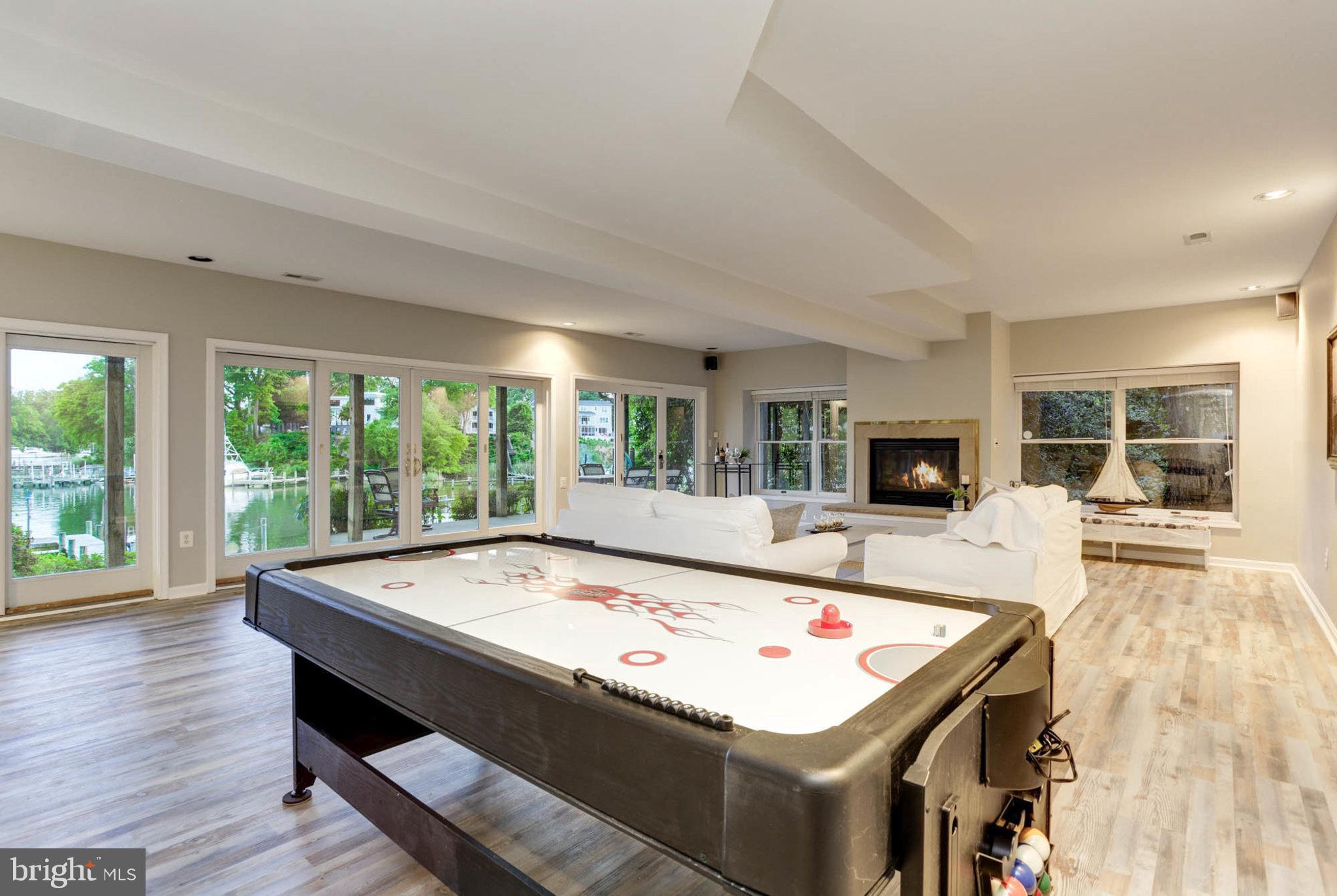 1051 Landon Ln