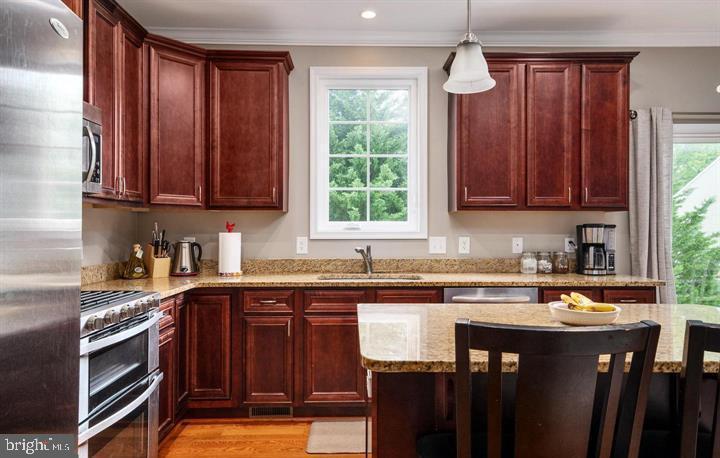 130-B PINEVIEW AVE
