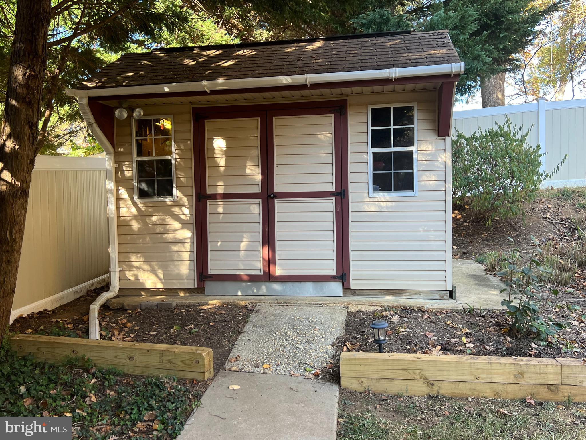 806 Chestnut Tree Dr
