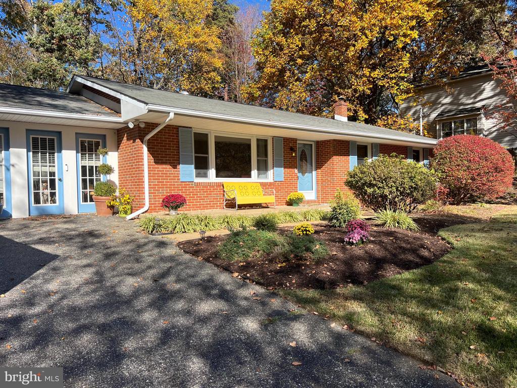 806 Chestnut Tree Dr