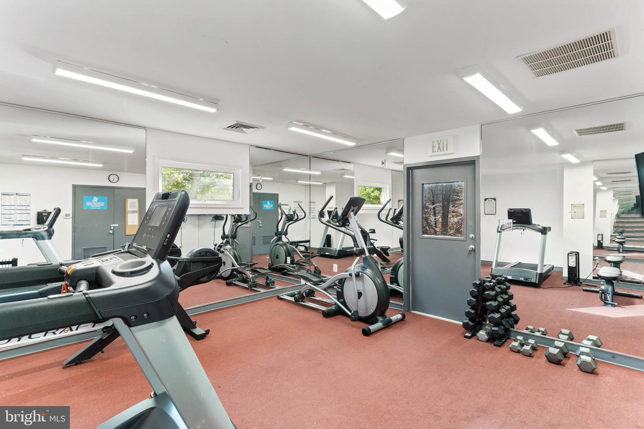 1136 Lake Heron Dr #3b