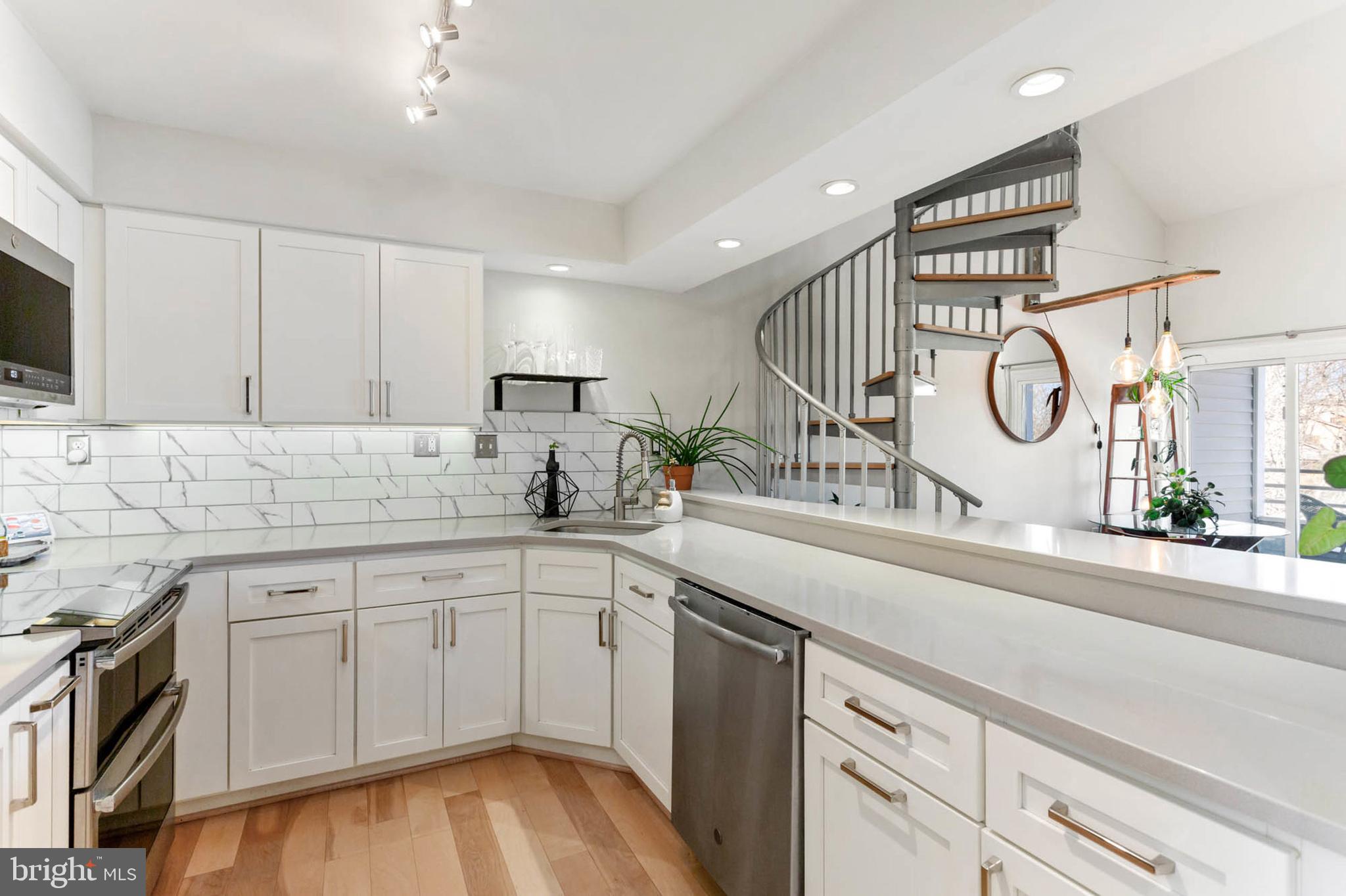 1136 Lake Heron Dr #3b