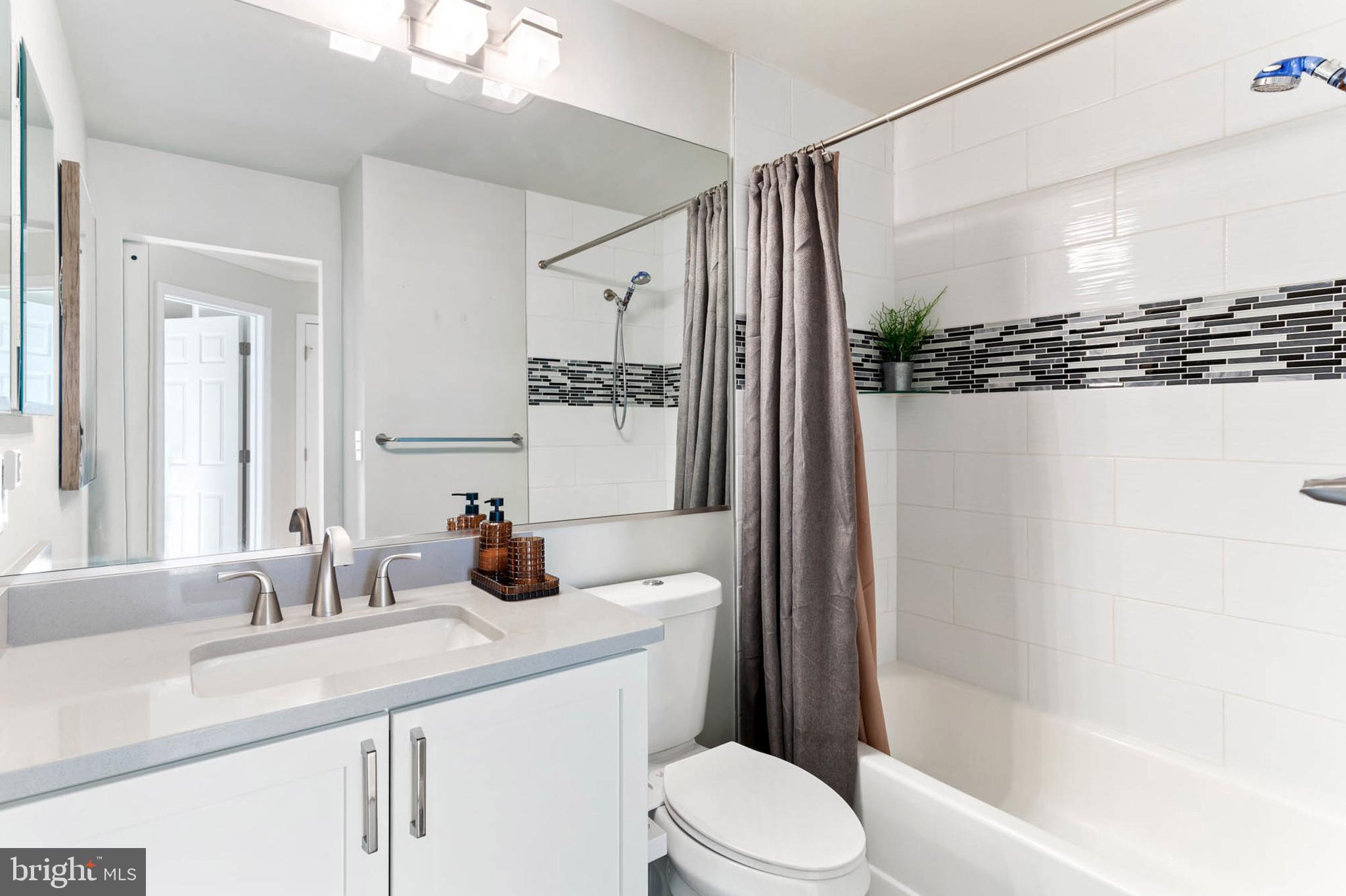 1136 Lake Heron Dr #3b