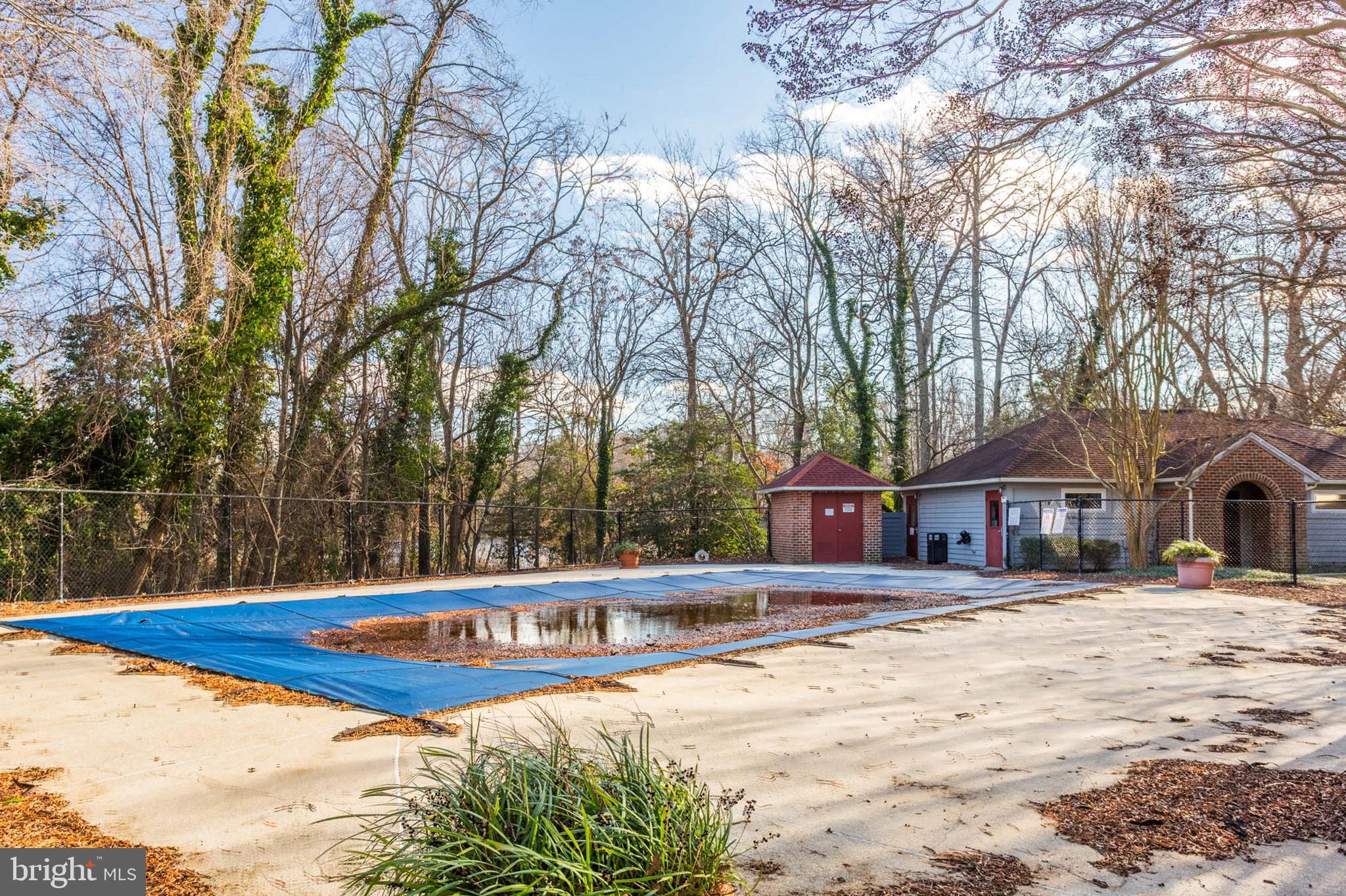 1136 Lake Heron Dr #3b