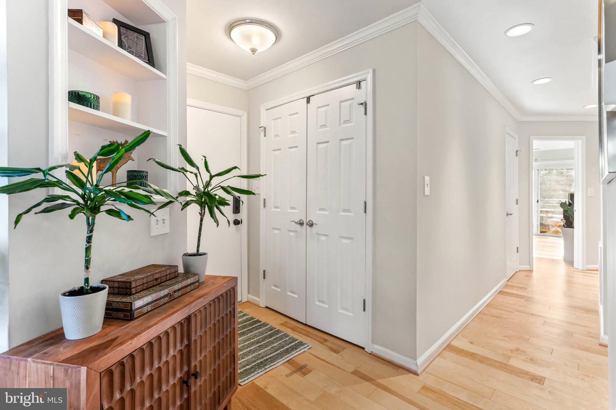 1136 Lake Heron Dr #3b