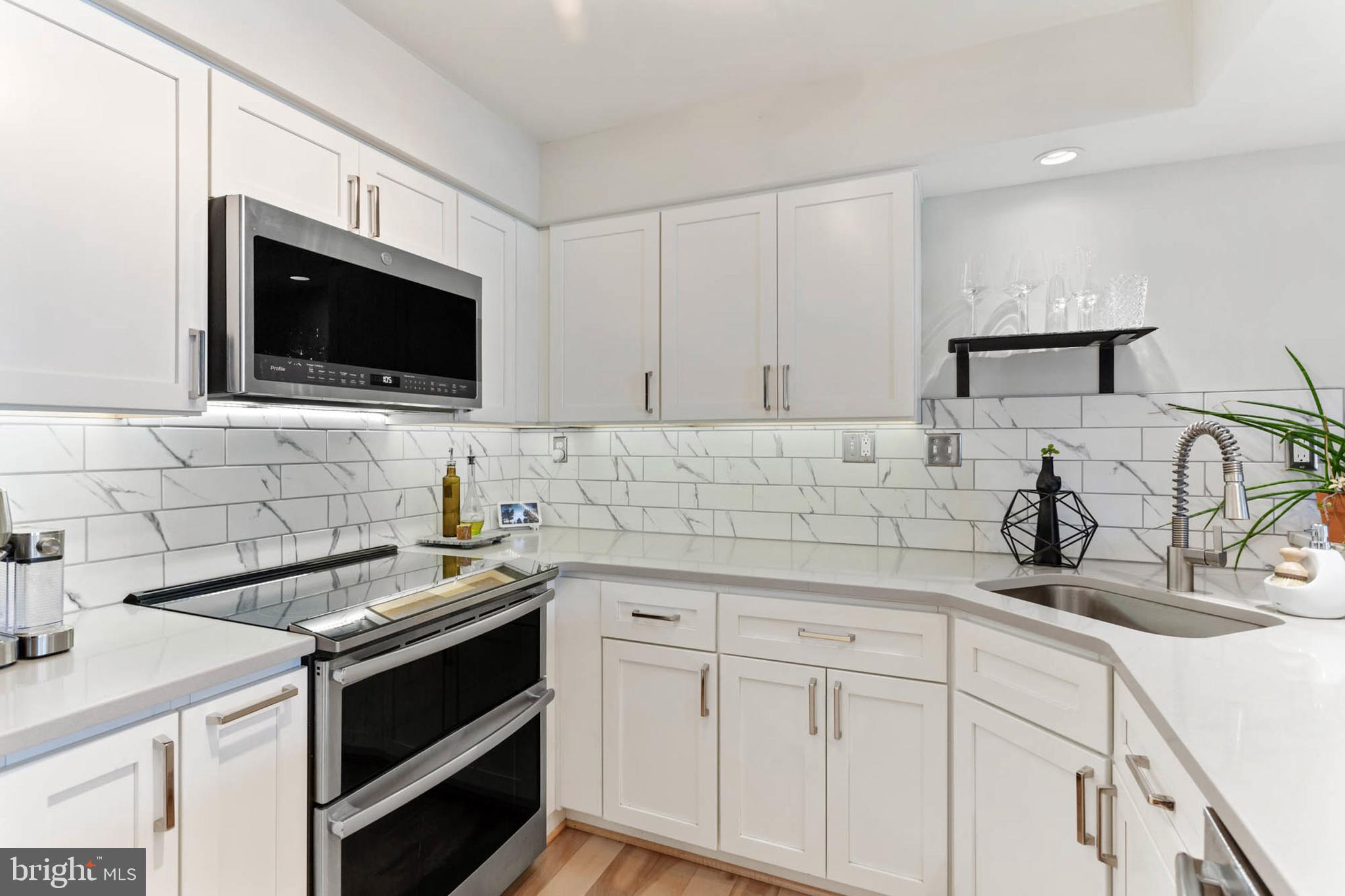 1136 Lake Heron Dr #3b