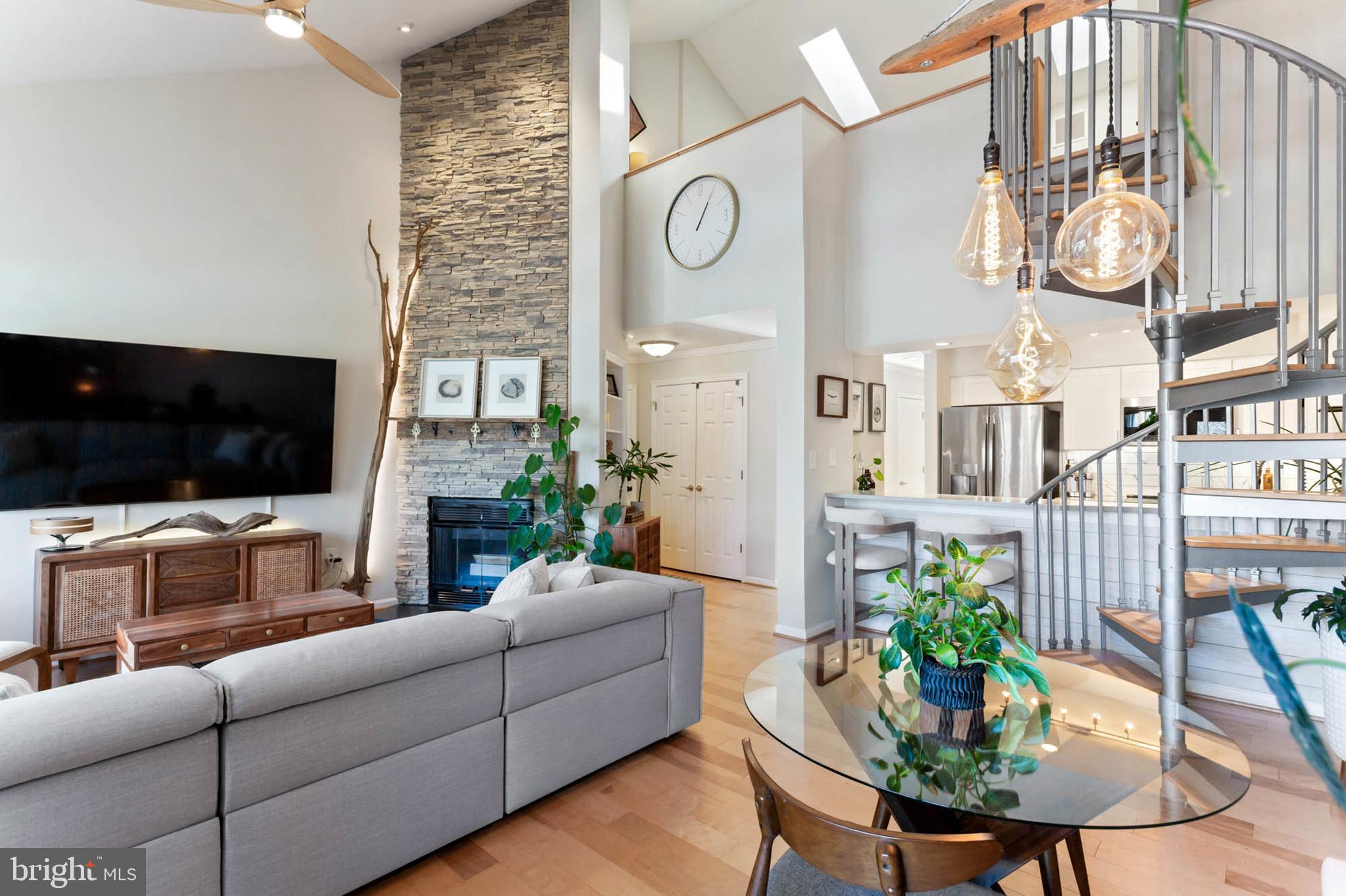 1136 Lake Heron Dr #3b