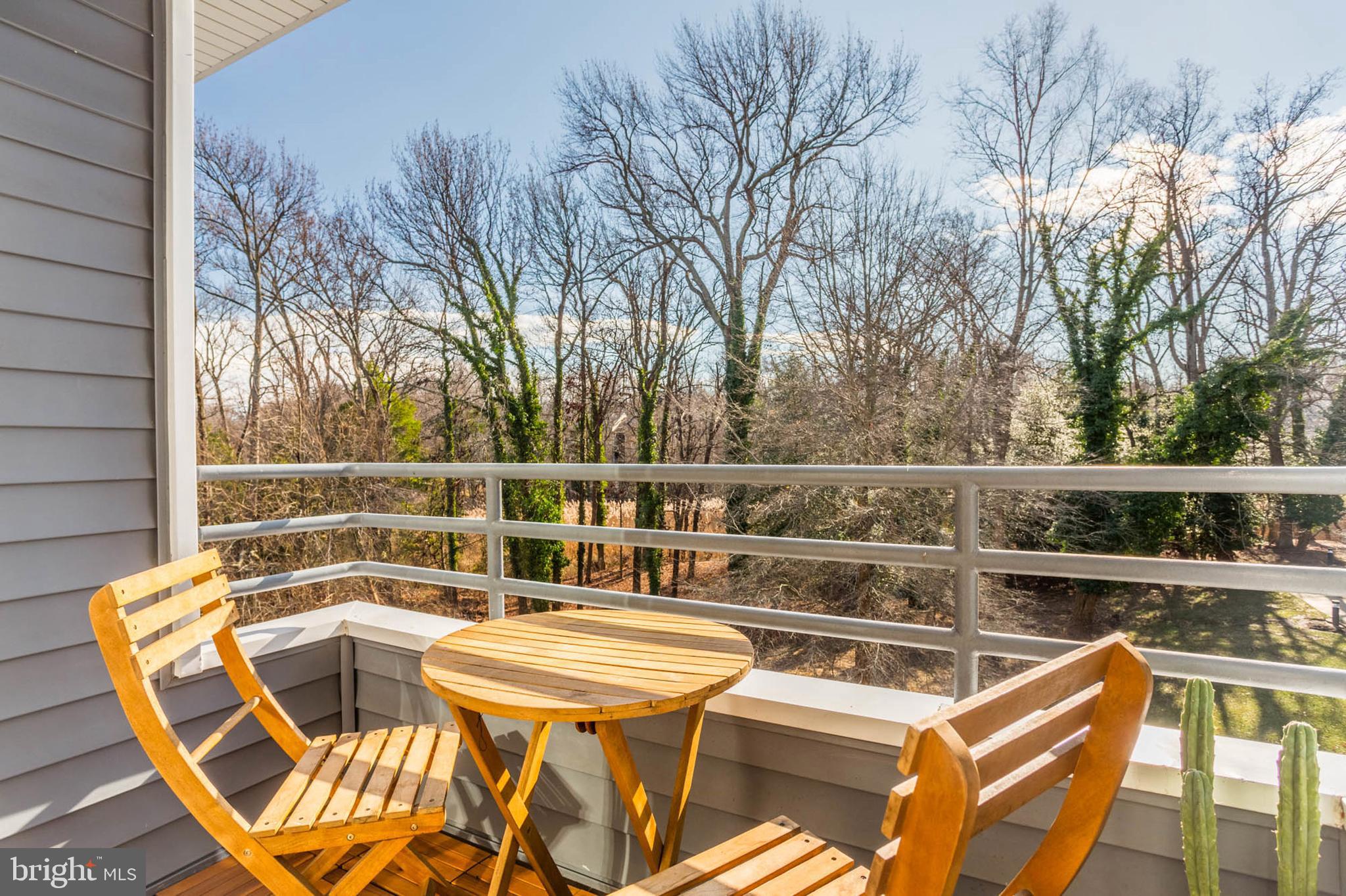 1136 Lake Heron Dr #3b