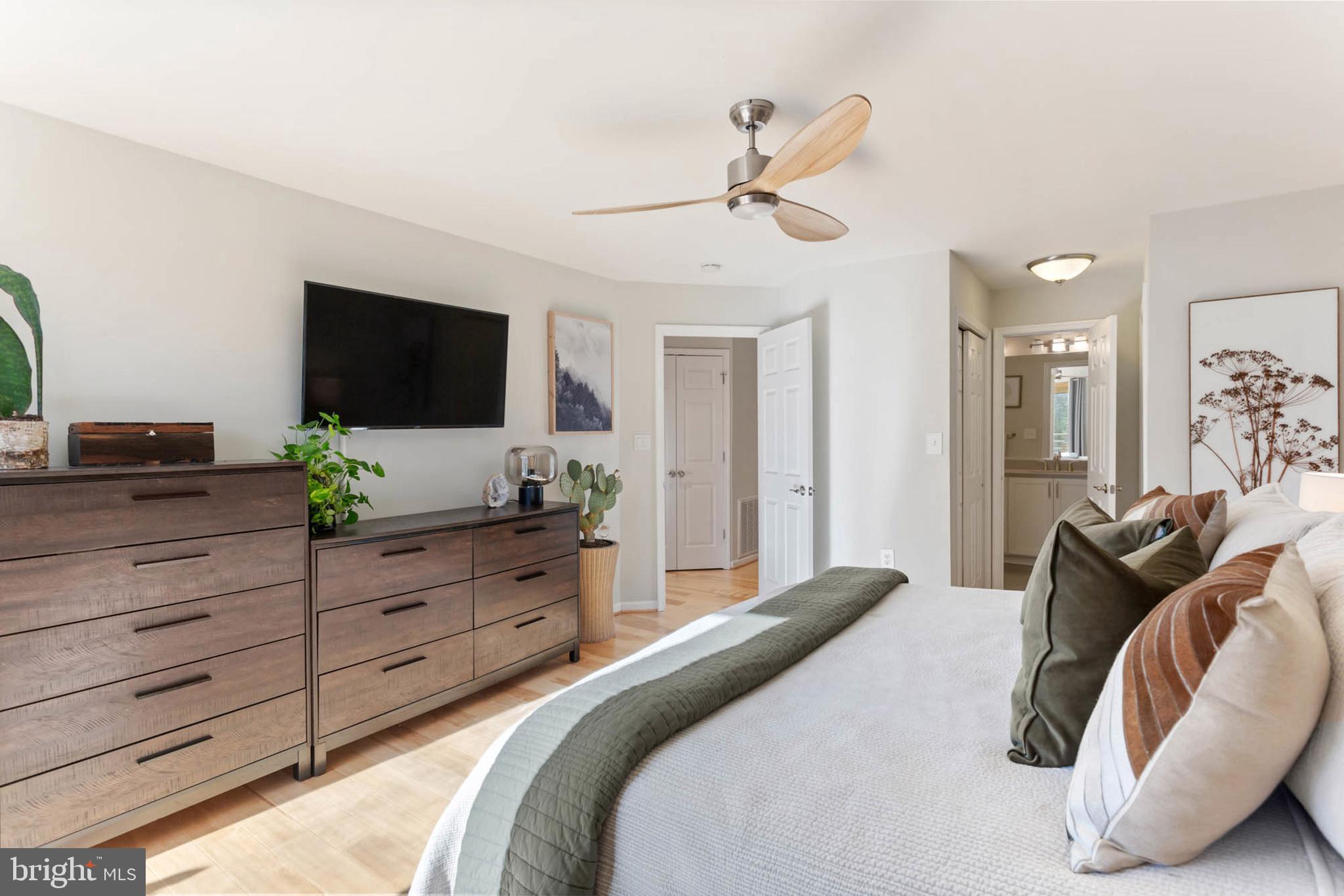 1136 Lake Heron Dr #3b