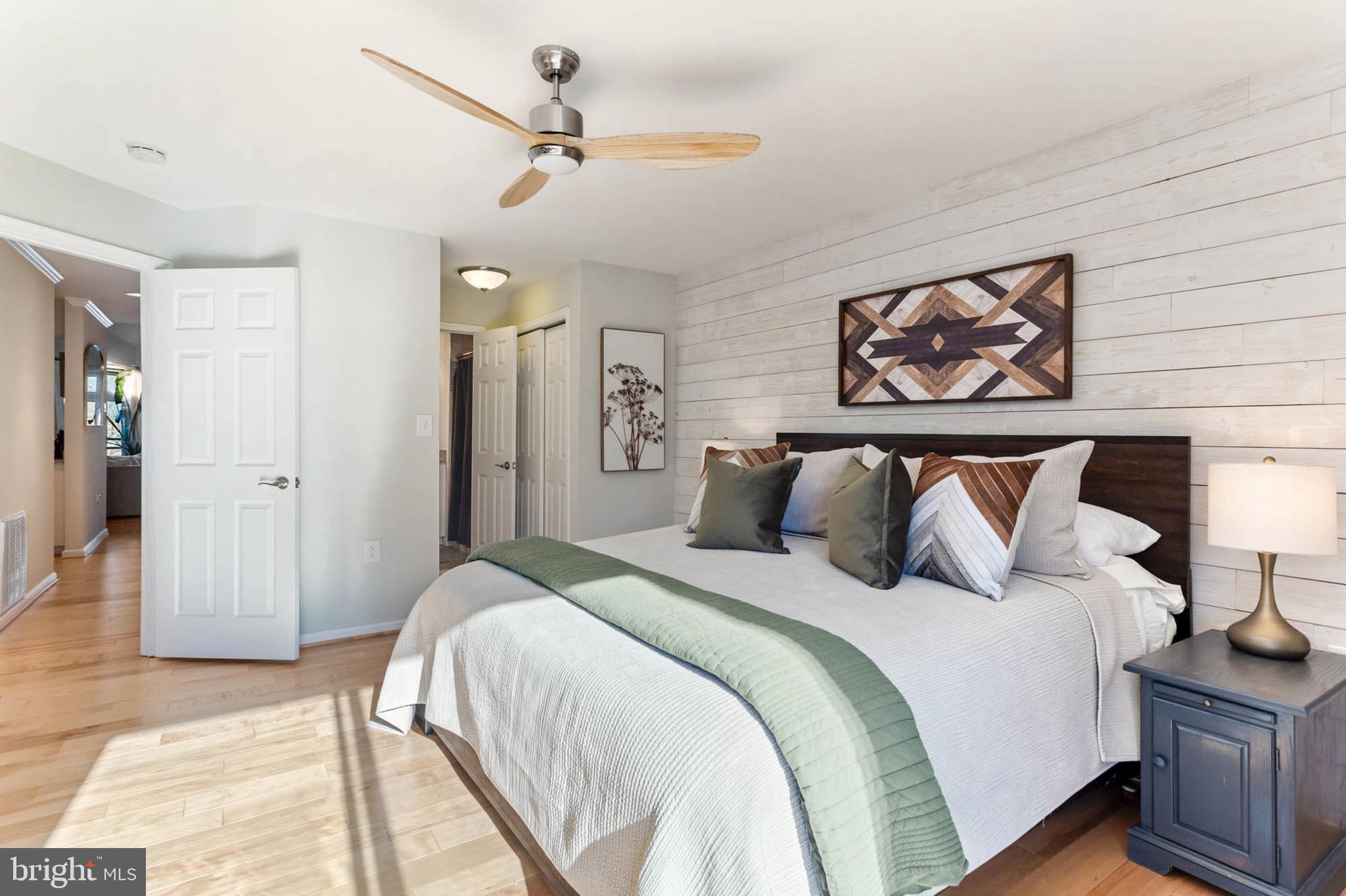 1136 Lake Heron Dr #3b