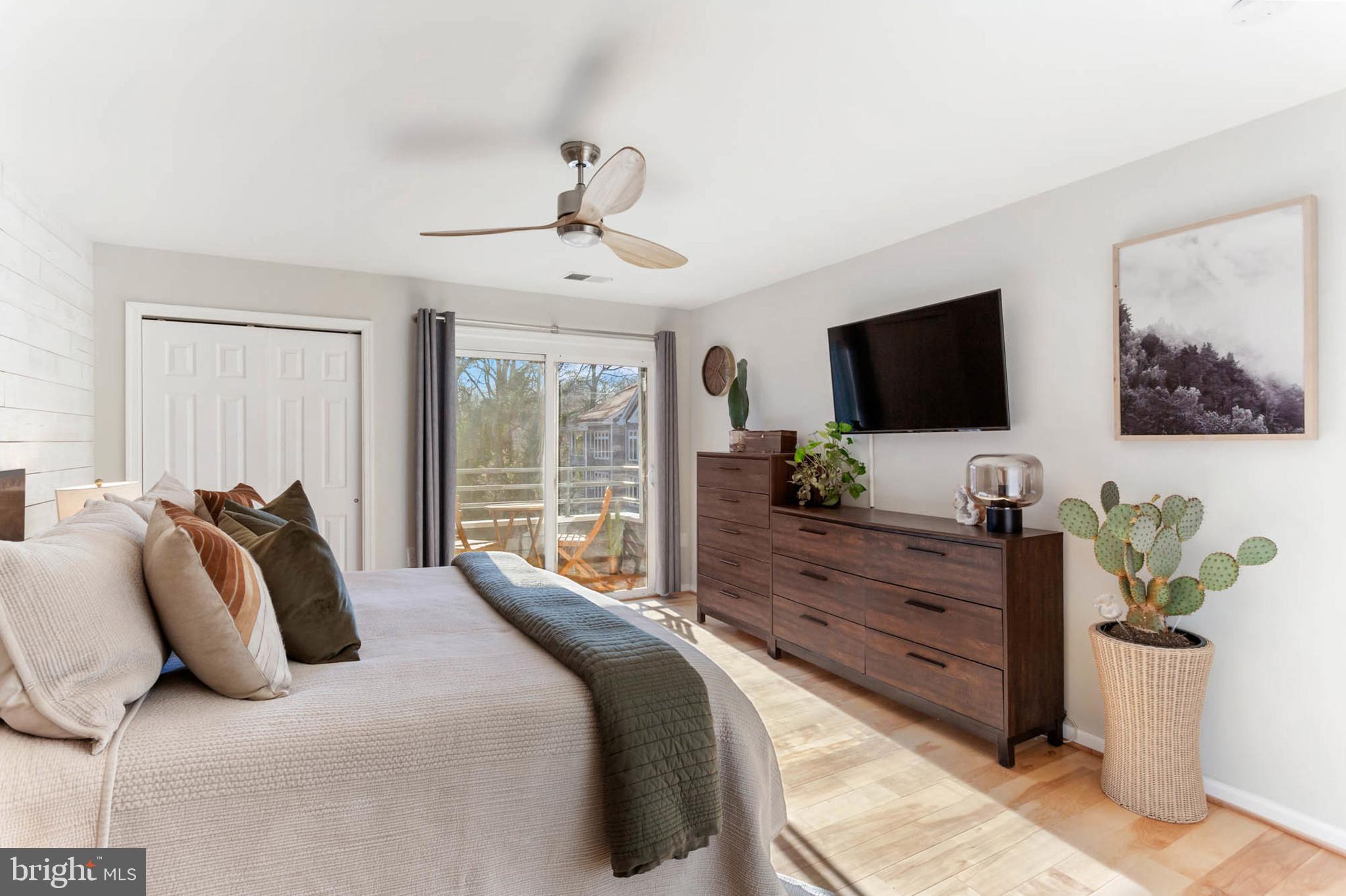 1136 Lake Heron Dr #3b