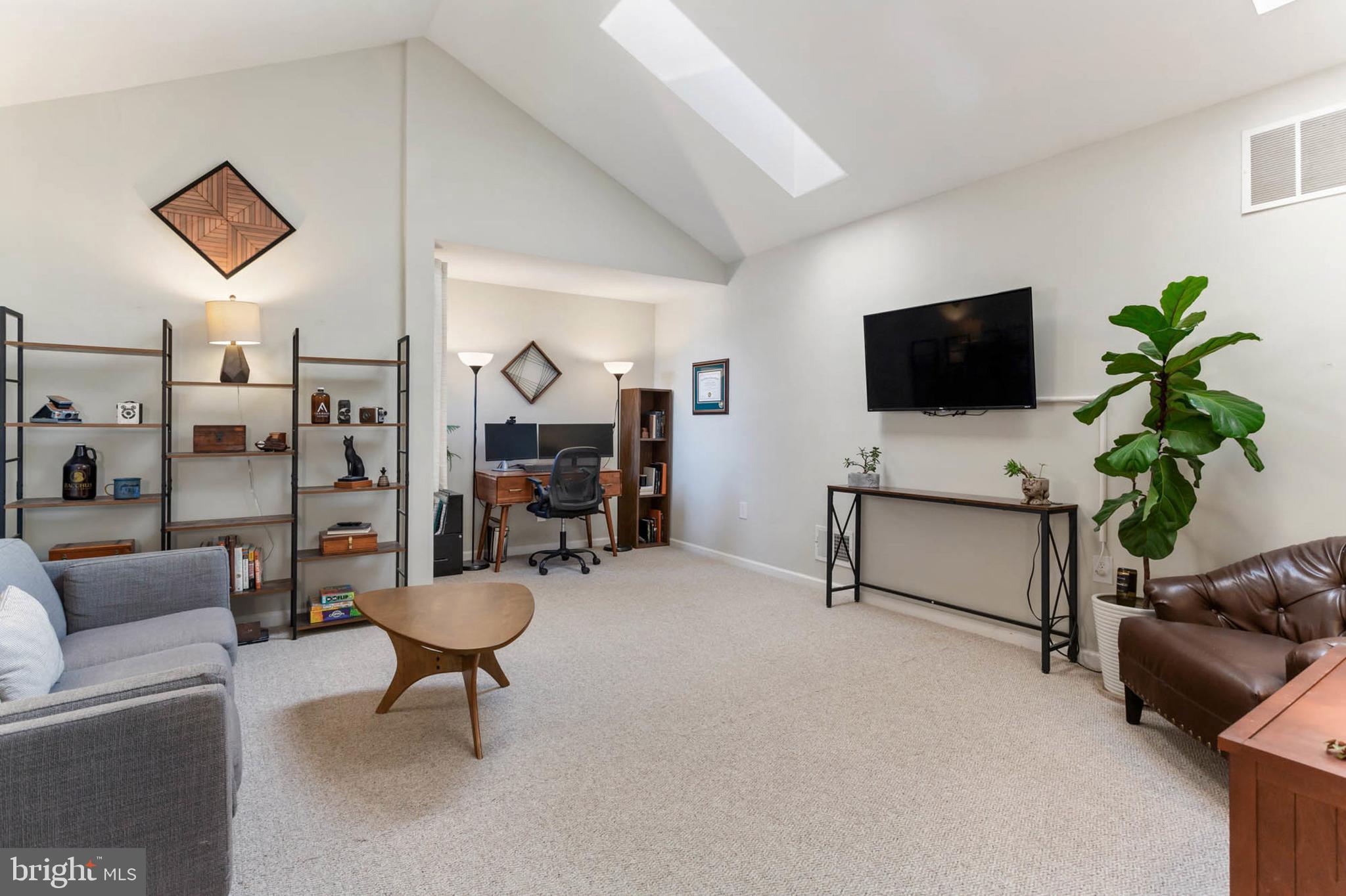 1136 Lake Heron Dr #3b