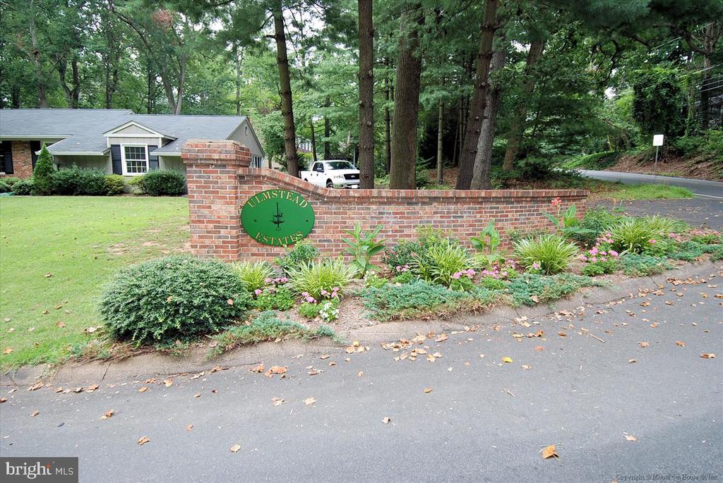 718 Carlisle Dr