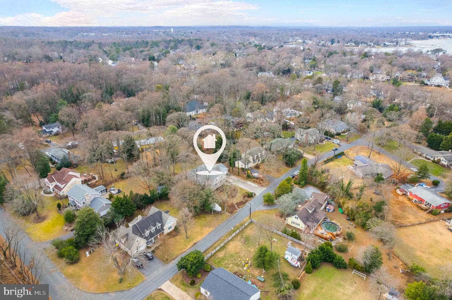 898 Laurel Way