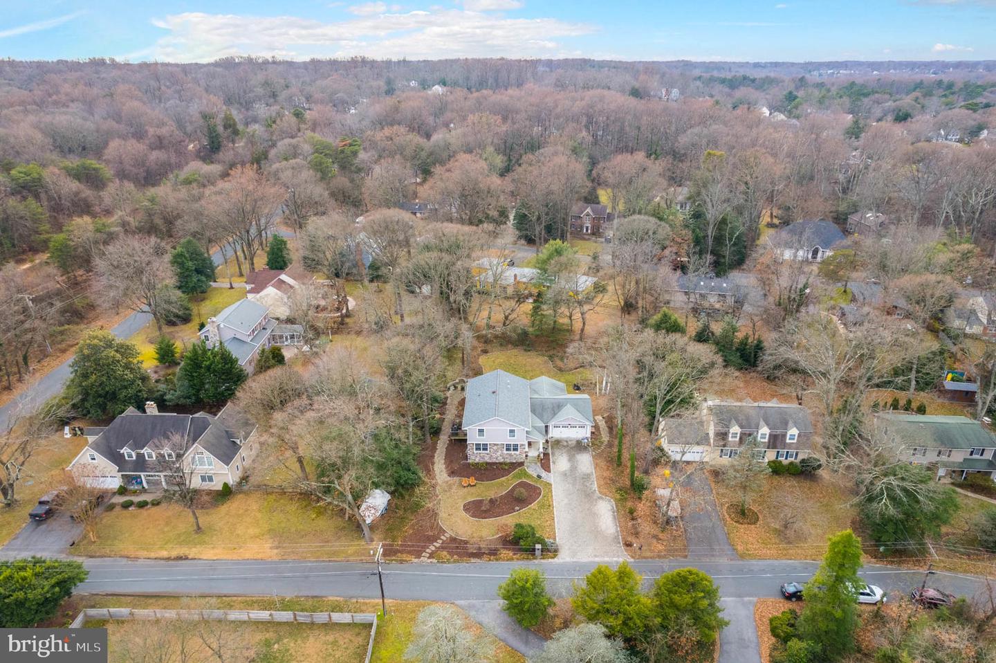 898 Laurel Way