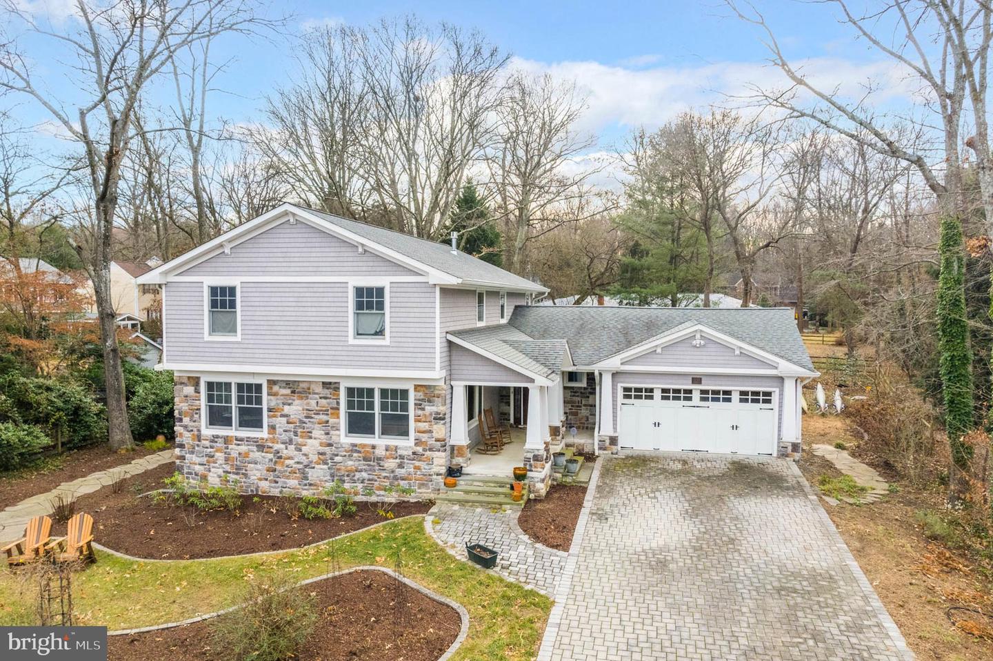 898 Laurel Way