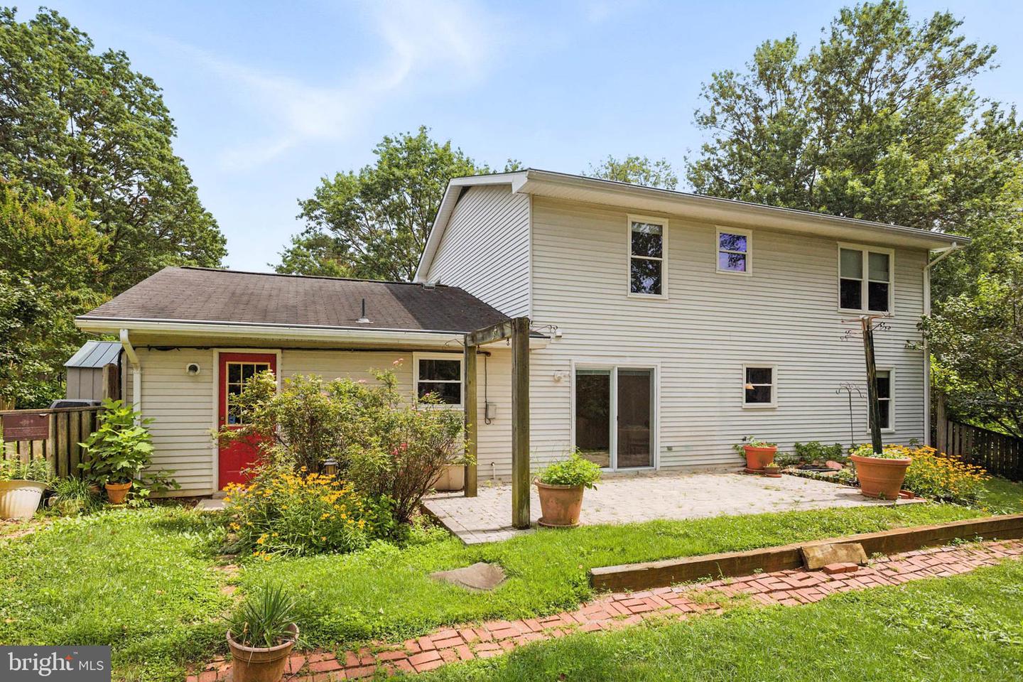 1184 Neptune Pl