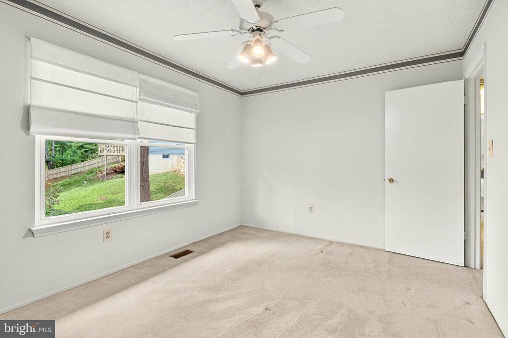 1184 Neptune Pl