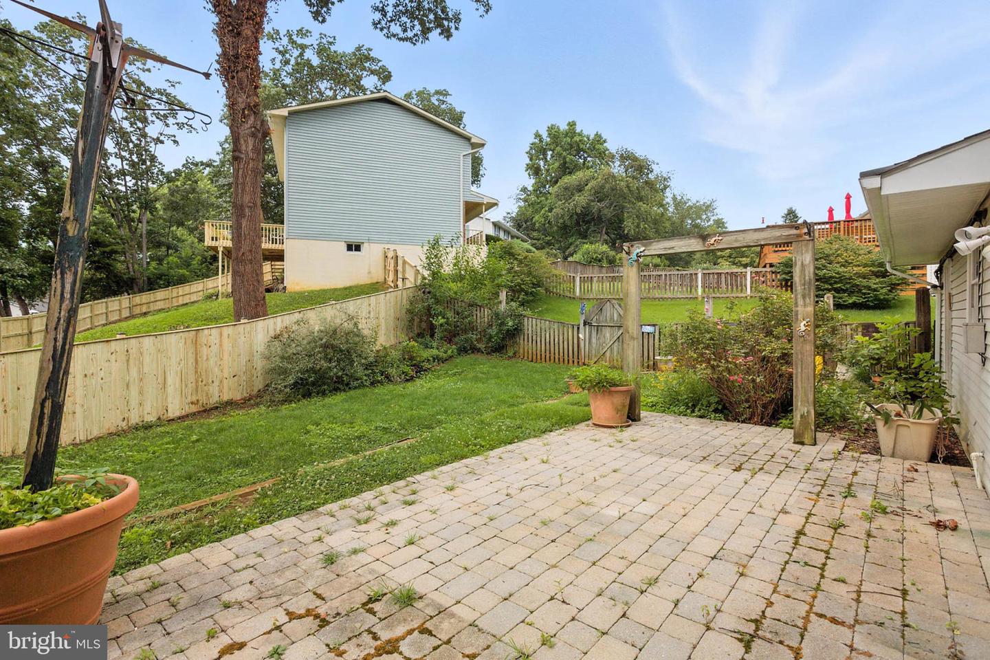 1184 Neptune Pl