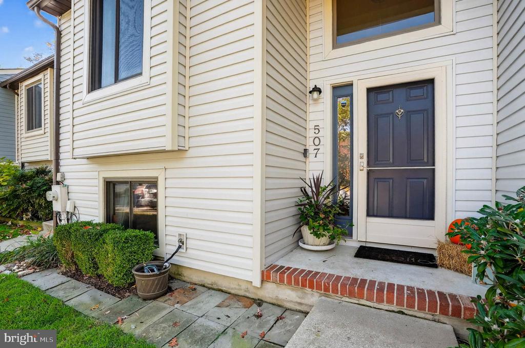 507 GREENBLADES COURT
