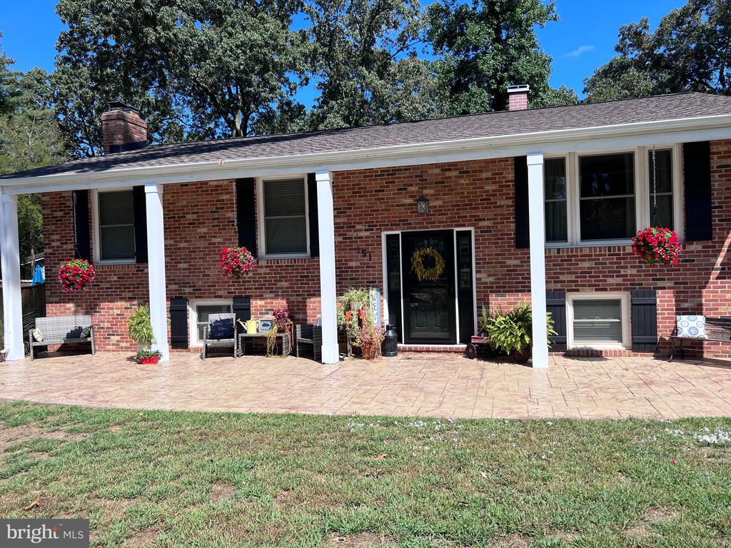 151 LONG POINT COURT