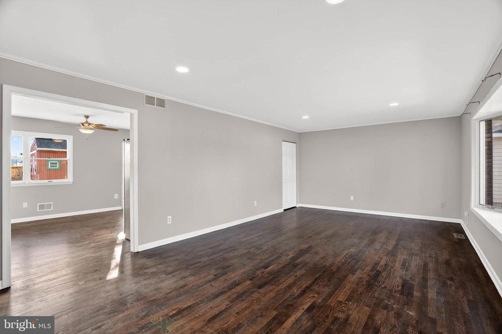 927 JULIET LANE