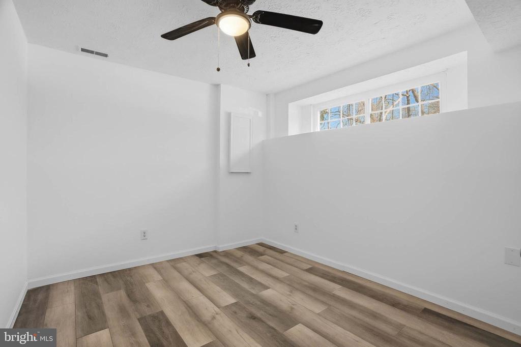 7800 TITAN COURT