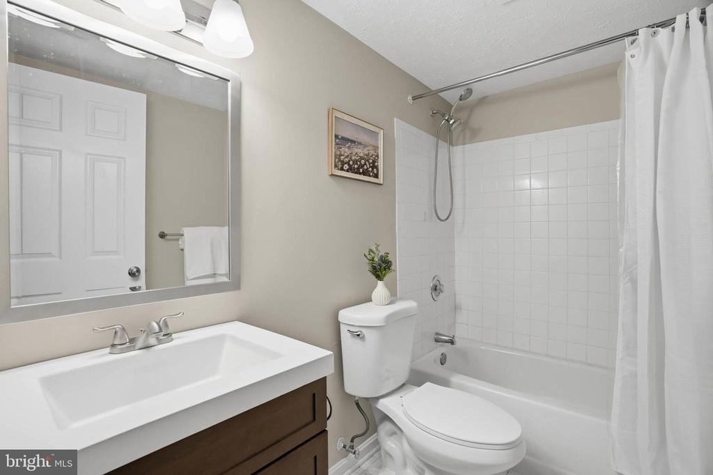 7800 TITAN COURT